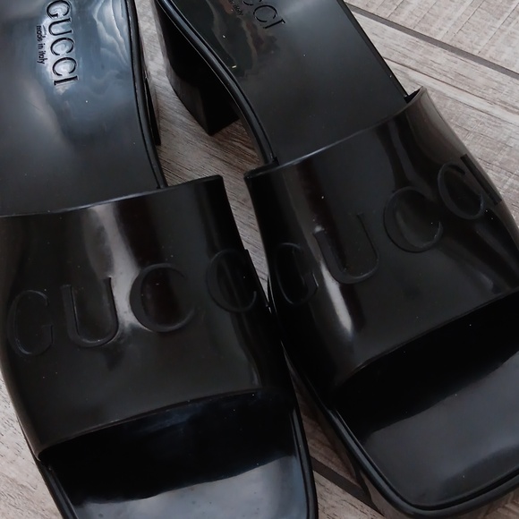 GUCCI..RUBBER HEEL SLIDES..SIZE 39 - Picture 2 of 8